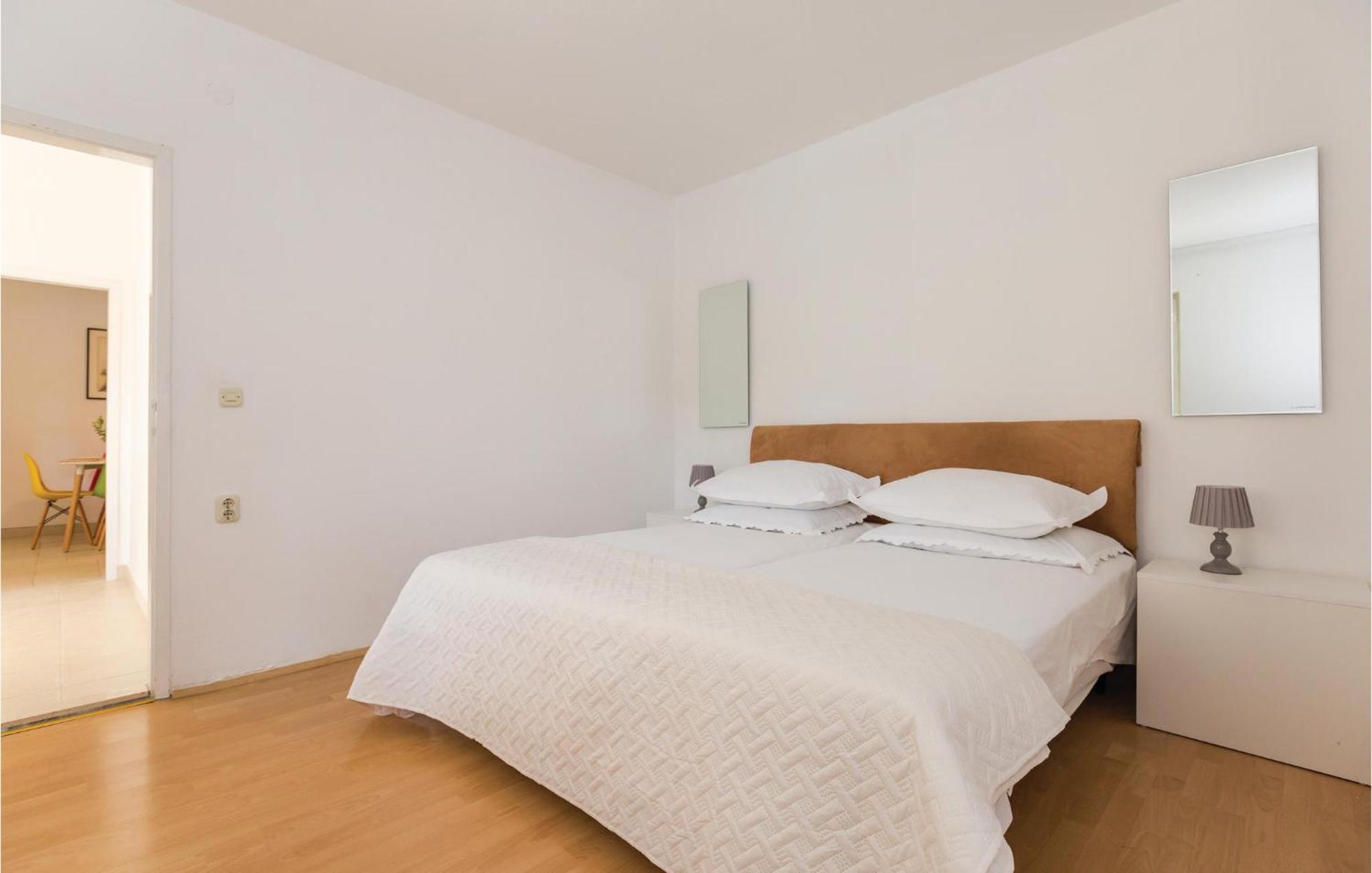 1 Bedroom Gorgeous Apartment In 马卡尔斯卡 外观 照片
