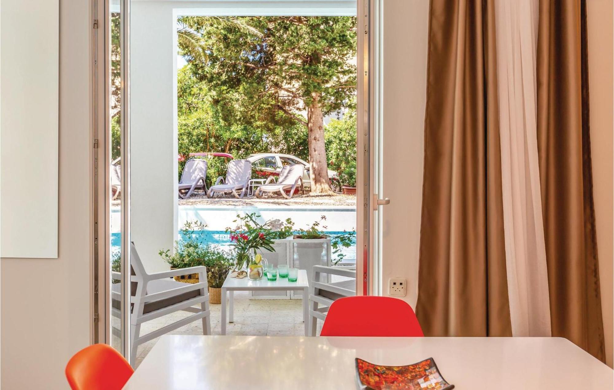 1 Bedroom Gorgeous Apartment In 马卡尔斯卡 外观 照片