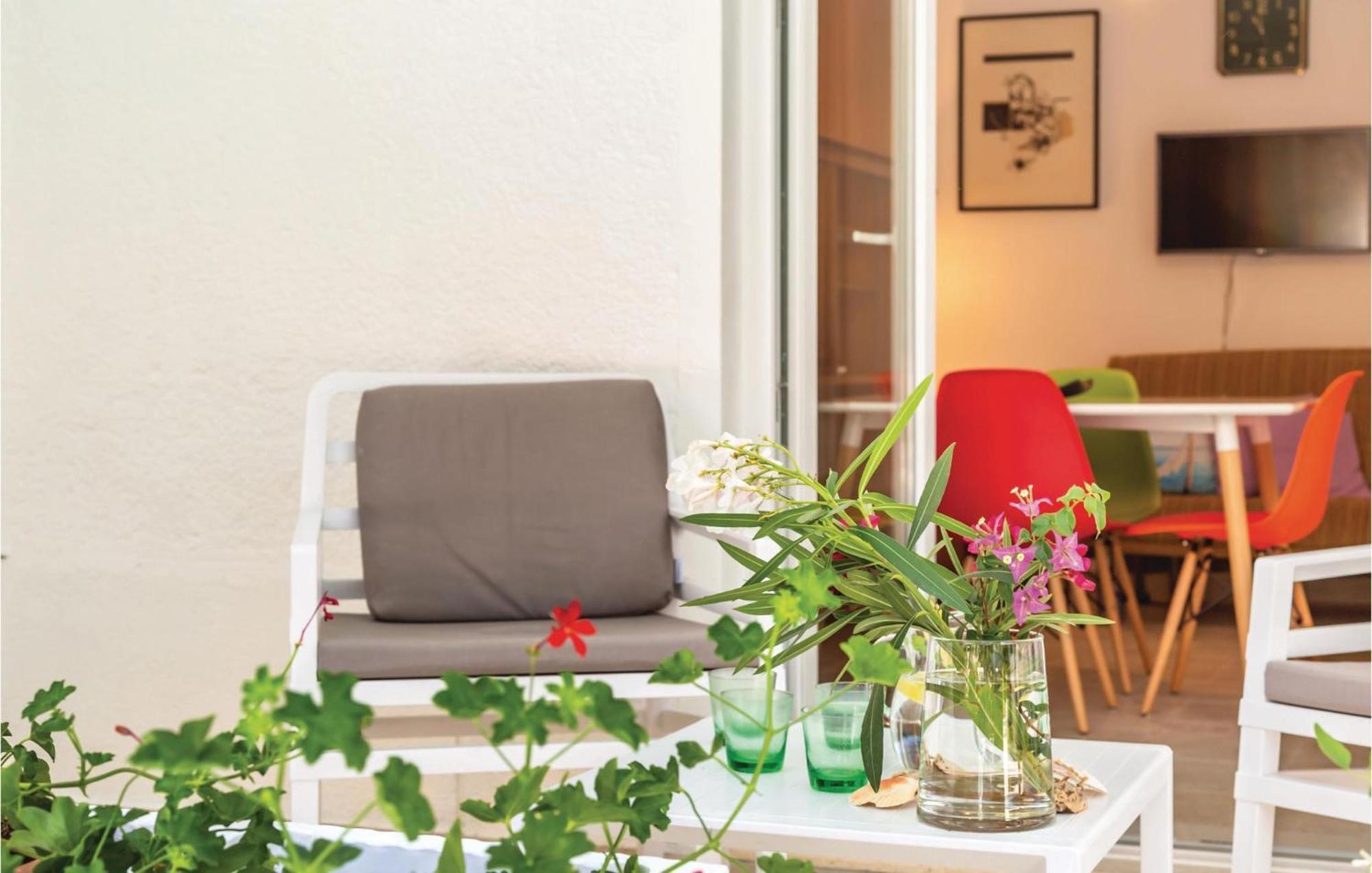 1 Bedroom Gorgeous Apartment In 马卡尔斯卡 外观 照片